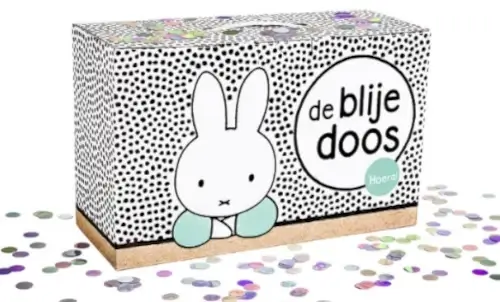 Wij pakket met blije doos en babymuts Wij pakket met blije doos en babymuts